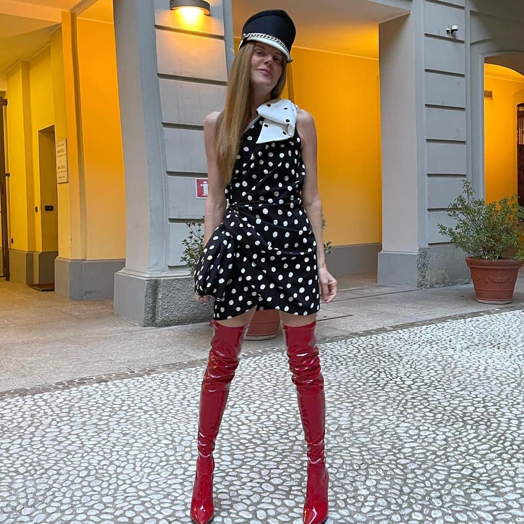 アンナ・デッロ・ルッソさんのインスタグラム写真 - (アンナ・デッロ・ルッソInstagram)「Sunday of Milan digital fashion week ❤️❤️❤️ #mfw2021 @ysl by @anthonyvaccarello dress&boots @coltorti_」2月28日 17時13分 - annadellorusso