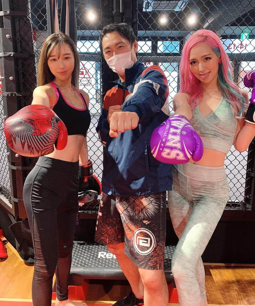 Yumikaさんのインスタグラム写真 - (YumikaInstagram)「この前のボクササイズジム🥊🥊 田町にある @reversaltokyo_standout です✨✨ こっちの動画もそうとう頑張ってるから見てww こんなんやったら本当痩せないわけがない🤣🤣 @masato_kataoka0907 さん優しいご指導ありがとうございました☺️ 楽しかったからまた行きたいー💕💖誰かいこー🥰  #リバーサルジム #田町 #ボクシング #ボクササイズ #トレーニング女子」2月28日 17時19分 - yuminem923