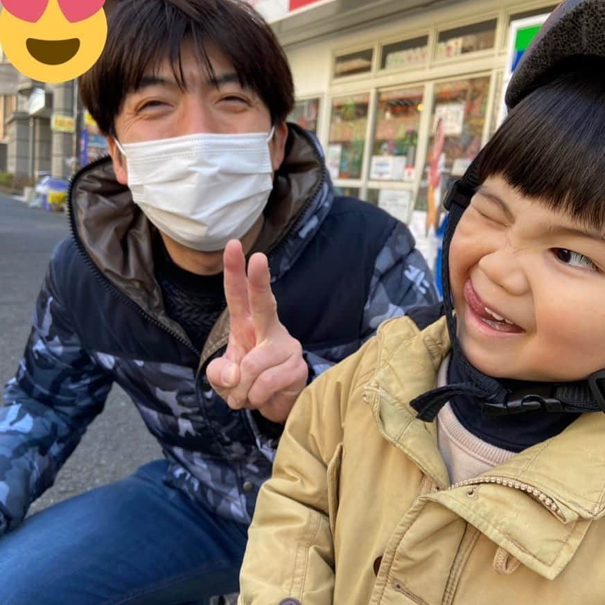 ゆみみのインスタグラム：「バッタリねづっちさんに会った！息子の顔なんなんだ！  #子育て日記 #育児 #育児日記 #子育てぐらむ #3歳0ヶ月#息子 #ママ #ママリ #おやばか部#ママスタ #コドモノ #ママタス #コドモ #ママライフ #ママびより #ママリミニ #ママノコ  #子供 #ママリ絵日記 #ママリ#育児 #子育て日記 #育児 #育児日記 #子育てぐらむ #3歳0ヶ月#息子 #令和3年 #ママ #ママリ #おやばか部#ママスタ #コドモノ #ママタス #コドモ #ママライフ #ママびより #ママリミニ #ママノコ  #子供 #ママリ絵日記 #ママリ#育児漫画」