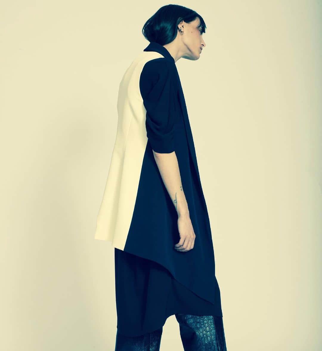 コレクションプリヴェのインスタグラム：「collection PRIVĒE? FW 21/22  Our revisitation of the feminine wardrobe #collectionpriveeofficial  • • • • • • • #newcollection #blackandwhite #gilet #rtw #totallook #fashionista #madeinitaly #contemporary #womenswear #iconic #mfw #fw2122」