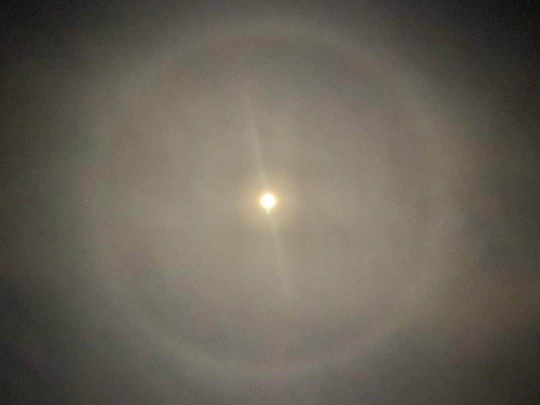 SOLさんのインスタグラム写真 - (SOLInstagram)「🌕 #대보름 “And God made two great lights; the greater light to rule the day, and the lesser light to rule the night: he made the stars also. And God set them in the firmament of the heaven to give light upon the earth, And to rule over the day and over the night, and to divide the light from the darkness: and God saw that it was good.” ‭‭Genesis‬ ‭1:16-18‬ ‭KJV‬‬」2月28日 17時30分 - __youngbae__
