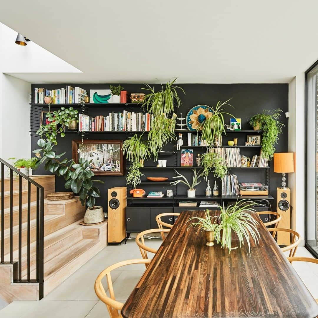 The Modern Houseさんのインスタグラム写真 - (The Modern HouseInstagram)「#forsale Go Green: a fully renovated Victorian home in north London with a spacious private garden. Head to our bio to view the sales particulars.」2月28日 17時38分 - themodernhouse