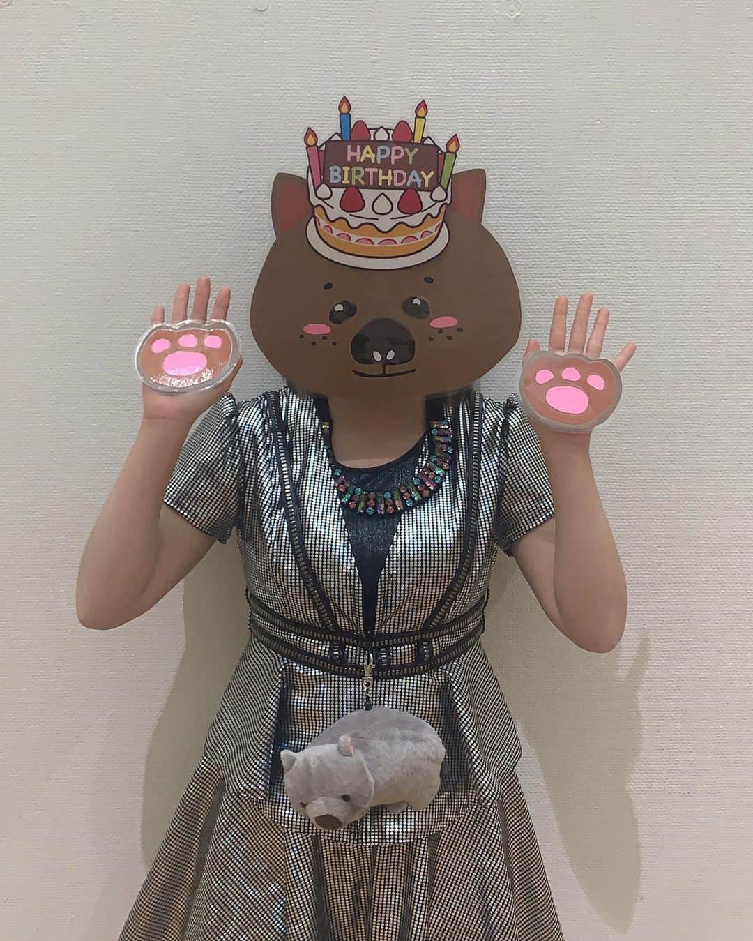 のインスタグラム：「🎂 . . これだとウォンバットが 誕生日みたいになっちゃってるのよ。 . . #ウォンバット #横山玲奈 #ふざけすぎてます #helloproject #morningmusume21」
