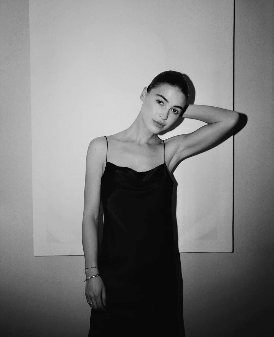 のインスタグラム：「She‘s classy, she‘s powerful, she‘s herself @sophiaroe 🖤 REGISTER NOW FOR EXCLUSIVE ACCESS to the @dorotheeschumacher #CPH collection by clicking on the link in our bio! #ClassyPowerfulHerself #capaulewardrobe #RegisterNow」