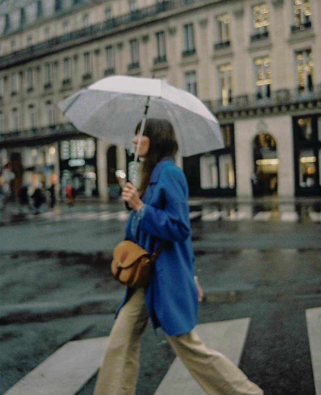 ジェラールダレルさんのインスタグラム写真 - (ジェラールダレルInstagram)「SUNDAY OUTING Une touche de couleur dans les rues de Paris 💙  An added touch of colour in the streets of Paris 💙 #GerardDarel #Newcollection #SS21」2月28日 18時00分 - gerarddarel