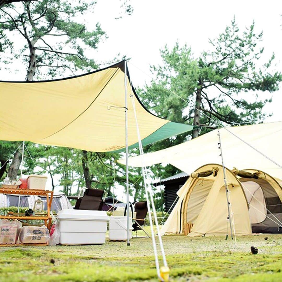 キャンプ情報サイト［ランタン］さんのインスタグラム写真 - (キャンプ情報サイト［ランタン］Instagram)「CAMP SMILE STYLE ／ 自然と調和する色味のキャンプギアでサイトを統一 ＼ いろんなキャンパーのキャンプスタイルを現地取材と一般キャンパーからの投稿で数多く掲載してます。 . . 詳しくは @lantern.camp webサイトをご覧ください . . #camp #camping #outdoor #travel #trip #lantern_smile #nature #キャンプ #キャンプ用品 #キャンプギア #アウトドア #テント #自然 #旅行 #キャンプ初心者  #キャンプ好きな人と繋がりたい #camper #外遊び #LANTERN #キャンプレイアウト #秋キャンプ #冬キャンプ #マイアミ浜オートキャンプ場 #ノルディスク #ファミリーキャンプ #家族でお出かけ #家族でキャンプ #ナチュラル雑貨 #親子コーデ #ファミキャン」2月28日 18時08分 - lantern.camp