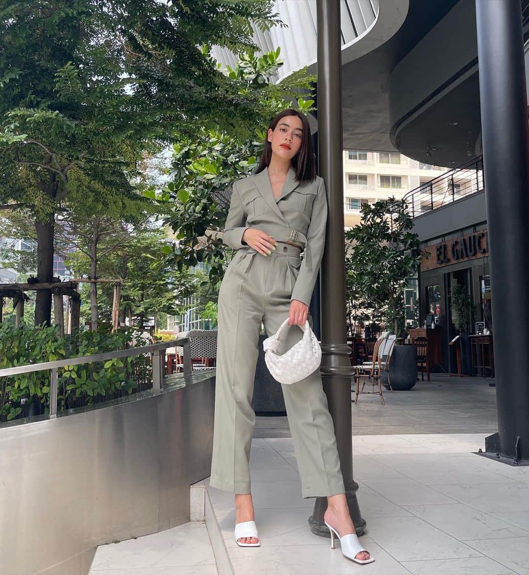 キンバリー・アン・ウォーテマス・ティアムシリのインスタグラム：「Sunday's lucky color - Olive green 🫒」