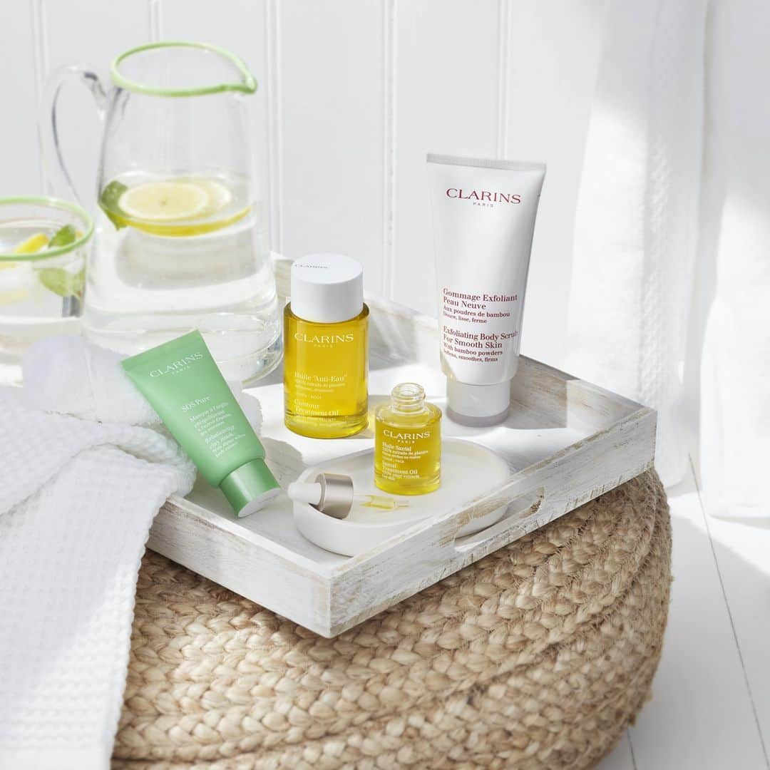 ClarinsUKさんのインスタグラム写真 - (ClarinsUKInstagram)「Treat yourself to a Sunday filled with indulgent self-care... you deserve it ❤️  Our Cocooning Collection is a curated edit of all our most comforting and relaxing products. Exclusively available at Clarins.com ✨  #Clarins #WeCare #CocooningCollection」2月28日 18時00分 - clarinsuk