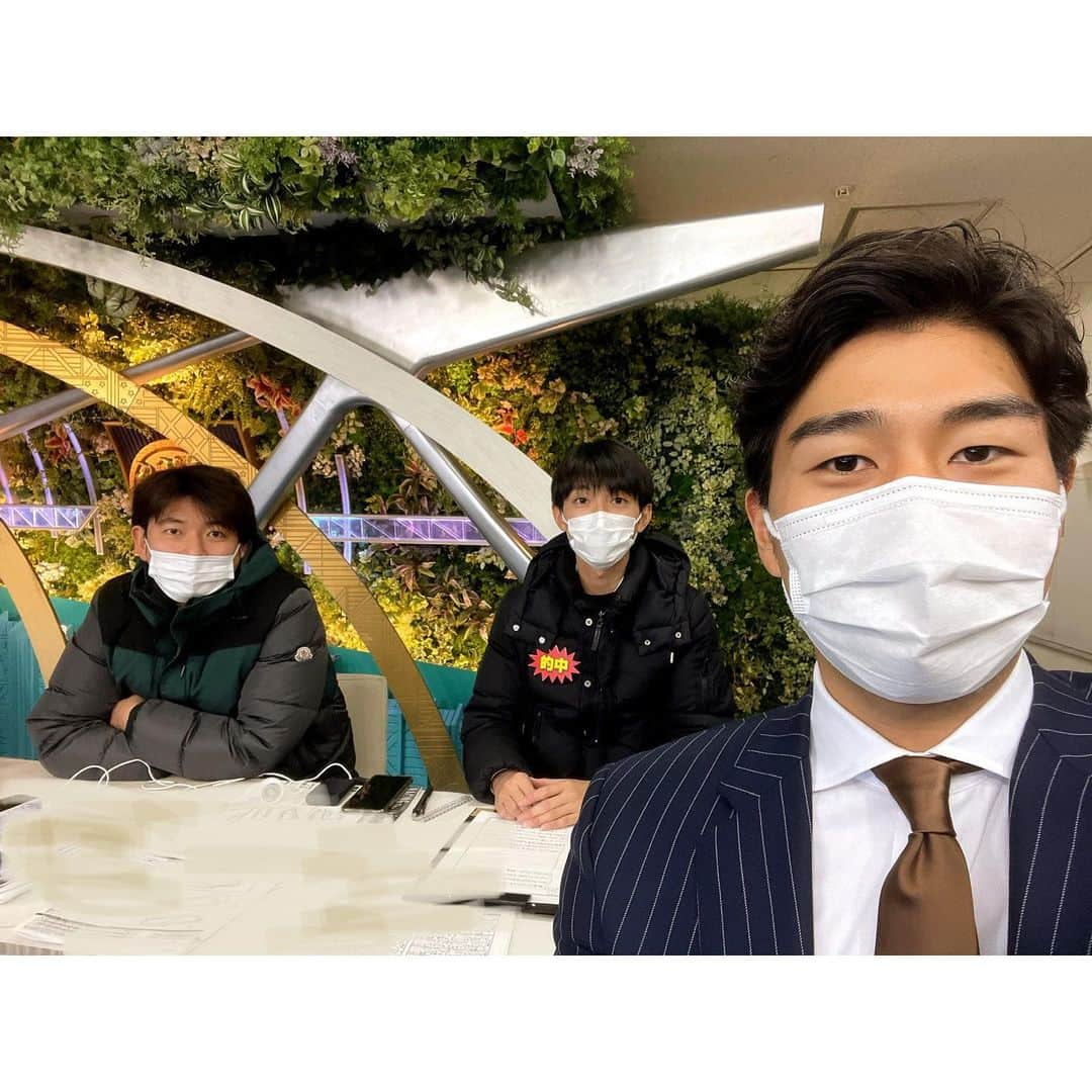 内野泰輔さんのインスタグラム写真 - (内野泰輔Instagram)「今日は競馬🏇  トップジョッキー 蛯名正義騎手の引退レースとなった G2 中山記念でした。  蛯名騎手 中山記念は4着でしたが、今日2勝  その勇姿しっかりと目に焼き付けました。 34年間の騎手人生本当にお疲れ様でした。  #競馬  #中山記念  #蛯名正義 騎手 #蛯名騎手  #ラストラン   #谷岡慎一 アナ #上中勇樹 アナ」2月28日 18時00分 - taisuke_uchino