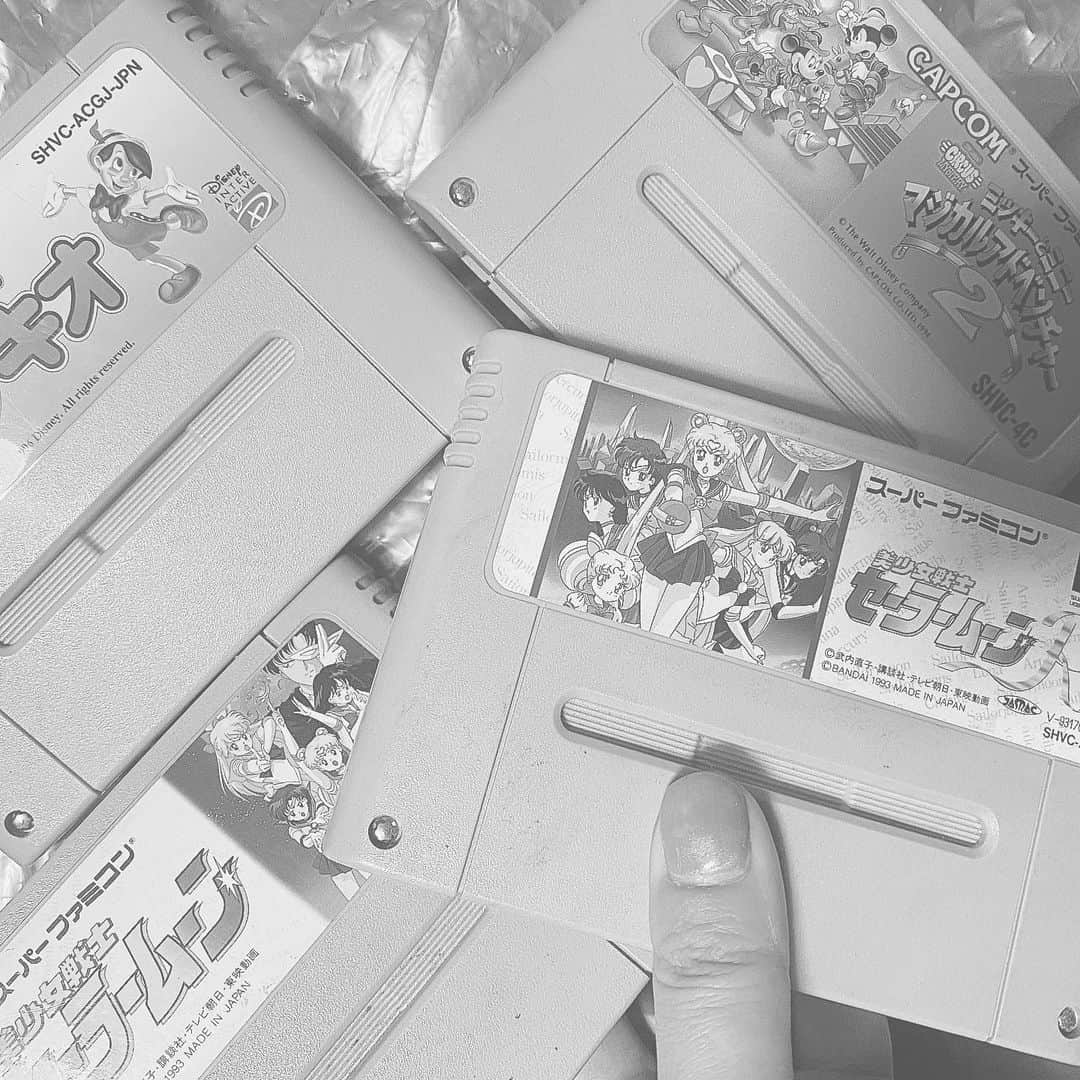 DJ mariennuさんのインスタグラム写真 - (DJ mariennuInstagram)「precious memory  🌙👭💃👯‍♀🌹️🤖🐀📺 #superfamicom  #スーパーファミコン  #スーファミ #capcom  #game #classicgames」2月28日 18時10分 - mariennu1202