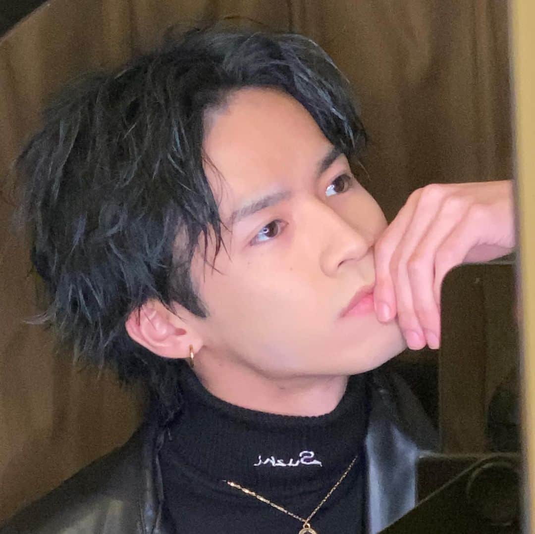 のインスタグラム：「normalcamera 🤧 . . センター分けも有り！😎 . . Hair set  @ry0taro87   Hairstylist @o_riku_  . . . . #ヘアスタイル #hairstyle #センター分け #middlepart  #髪セット #hairsalon #hairset」