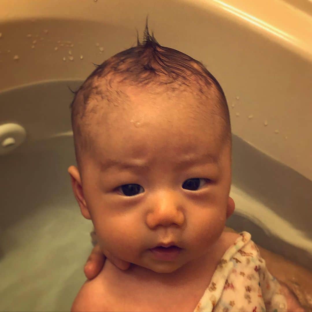 Blumio（ブルーミオ）のインスタグラム：「初モヒ👶🏻  First time with a mohawk 😆」