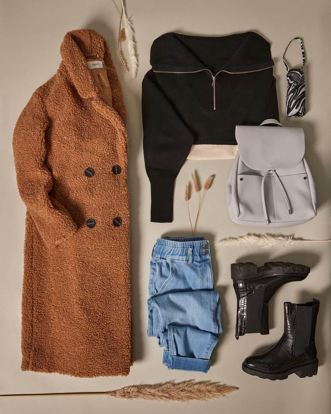 Nextさんのインスタグラム写真 - (NextInstagram)「Teddy coats, cosy knits and fail-safe accessories... ✔ Sunday strollin' we're ready for you! ❄😍 Tap to shop 🔎 Coat: M06-741 Jeans: 546-308 Boots: 279-637 Jumper: 758-881 Bag: 242-718 Umbrella: 946-177 #nextwomenswear」2月28日 18時24分 - nextofficial