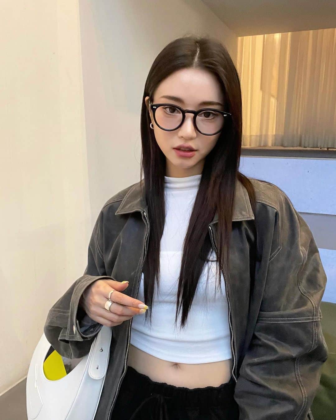 パク・ソラのインスタグラム：「집순이 나왔다🥸😎」