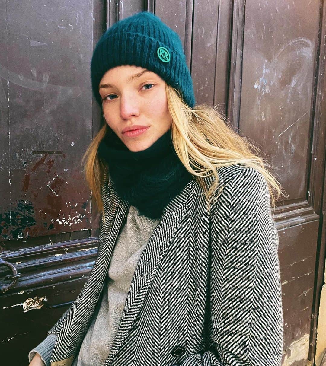 サーシャ・ルッソのインスタグラム：「The snow has not yet left the earth, but spring is already asking to enter your heart. If you have ever recovered from a serious illness, you will be familiar with the blessed state when you are in a delicious state of anticipation, and are liable to smile without any obvious reason. Evidently that is what nature is experiencing just now. The ground is cold, mud and snow squelches under foot, but how cheerful, gentle and inviting everything is! The air is so clear and transparent that if you were to climb to the top of the pigeon loft or the bell tower, you feel you might actually see the whole universe from end to end. The sun is shining brightly, and its playful, beaming rays are bathing in the puddles along with the sparrows. The river is swelling and darkening; it has already woken up and very soon will begin to roar. The trees are bare, but they are already living and breathing. - Anton Chekhov.」