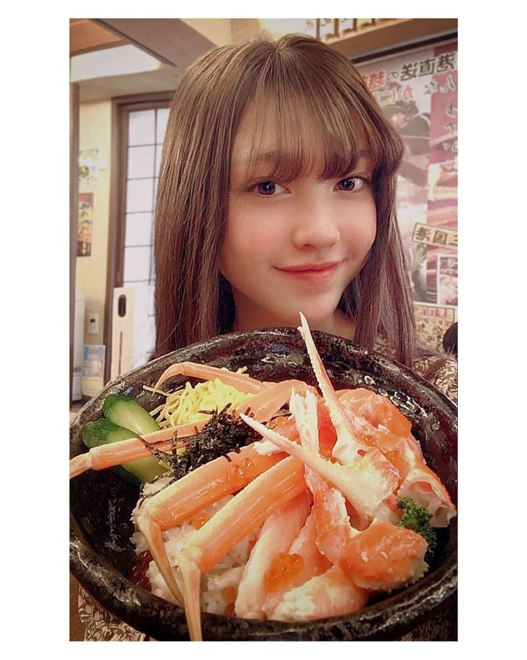 のインスタグラム：「821CAM📸- #selfie 🦀#AO  今週も821TikTokで アオの今週の一言をアップしました✨ #海鮮丼 #美味しかった  #821honey #H821 #821 #アオ #WHO #CallMyName #japanesegirl #girlgroup #ulzzangfashion #ulzzangstyle #tiktokjapan #커플 #메이크 #데일리메이크업 #패션 #오오티디 #팔로미 #메이크업 #셀카 #셀피 #먹방」