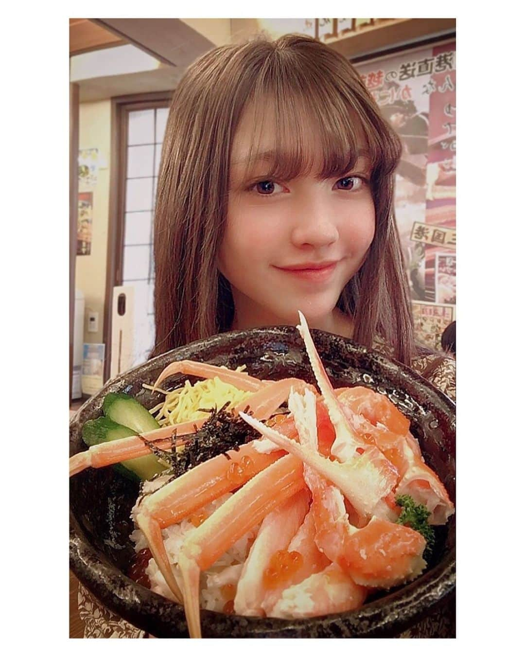 ８２１（ハニー）さんのインスタグラム写真 - (８２１（ハニー）Instagram)「821CAM📸- #selfie 🦀#AO  今週も821TikTokで アオの今週の一言をアップしました✨ #海鮮丼 #美味しかった  #821honey #H821 #821 #アオ #WHO #CallMyName #japanesegirl #girlgroup #ulzzangfashion #ulzzangstyle #tiktokjapan #커플 #메이크 #데일리메이크업 #패션 #오오티디 #팔로미 #메이크업 #셀카 #셀피 #먹방」2月28日 18時35分 - 821honey_official