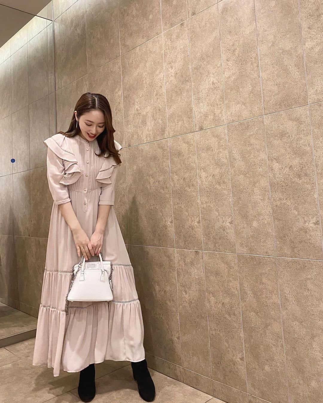 のインスタグラム：「最近私服はパンツばっかりだったから久々のワンピース🌷﻿ dress: @redyazel ﻿ bag: @mm6maisonmargiela ﻿ boots: @zara ﻿ ﻿ ﻿ #redyazel#margiela#zara#zarawomen#margielabag#bag#ootd#私服#ワンピース#ワンピースコーデ#春服#春服コーデ#マルジェラ#マルジェラバッグ#zaraコーデ#レースクイーン#mutaracingfairies」