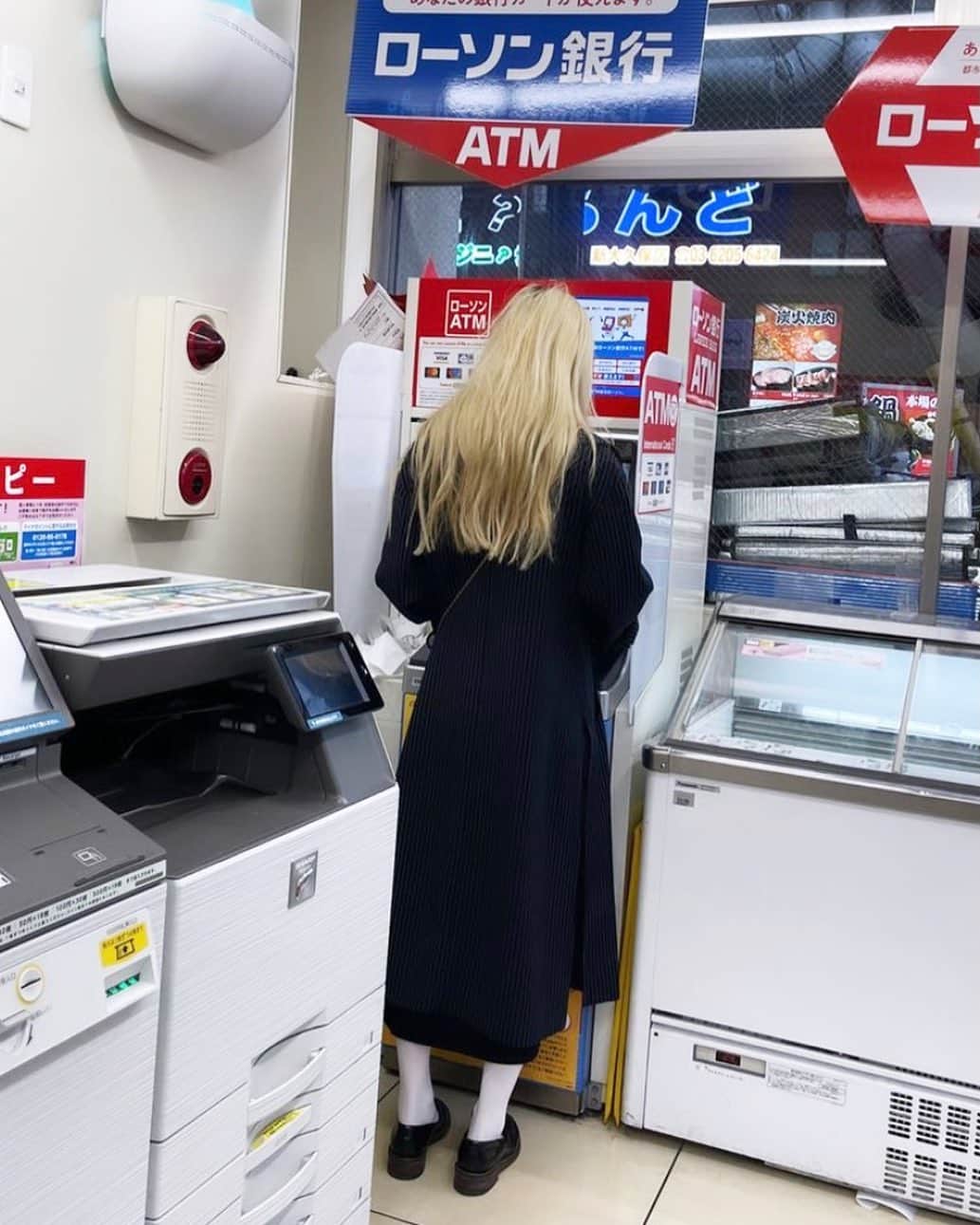 のインスタグラム：「金下ろすなり〜💸」
