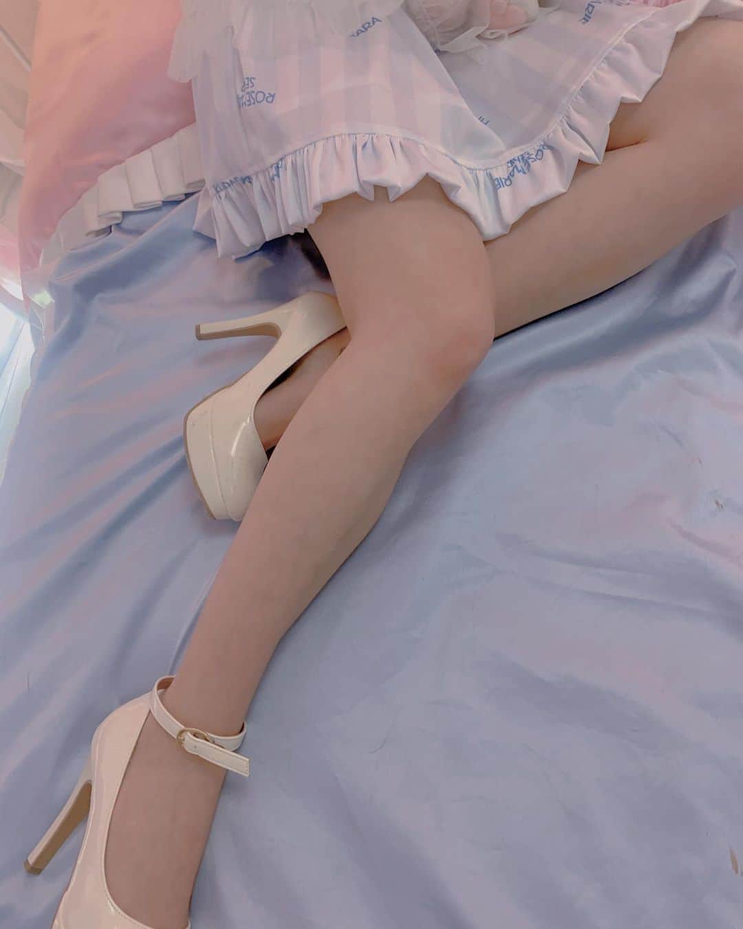 塚本美玲さんのインスタグラム写真 - (塚本美玲Instagram)「バレエ筋な脚🩰﻿ ﻿ ﻿ ﻿ ﻿ #japanesegirl#followme#cosplayer#japanese#cosplay#akihabara#lingerie#lingeriemodel#portrait#kawaii#idol#pink#barbie#doll#display#なまいきりぼん#ロリータ#脚#脚フェチ」2月28日 18時48分 - mire_nyan