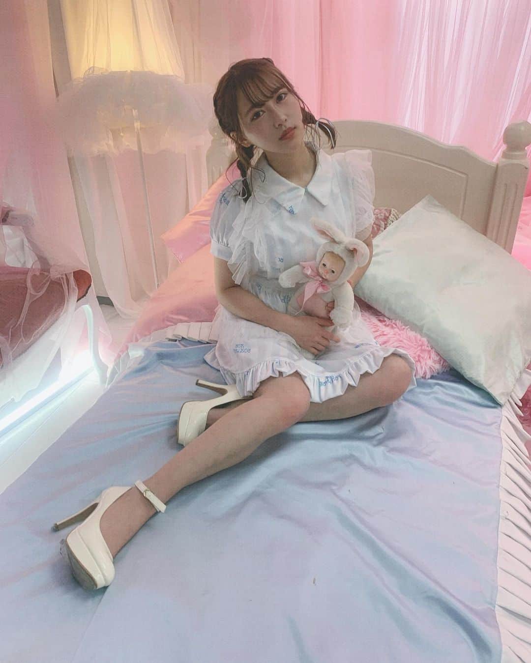 塚本美玲のインスタグラム：「バレエ筋な脚🩰﻿ ﻿ ﻿ ﻿ ﻿ #japanesegirl#followme#cosplayer#japanese#cosplay#akihabara#lingerie#lingeriemodel#portrait#kawaii#idol#pink#barbie#doll#display#なまいきりぼん#ロリータ#脚#脚フェチ」