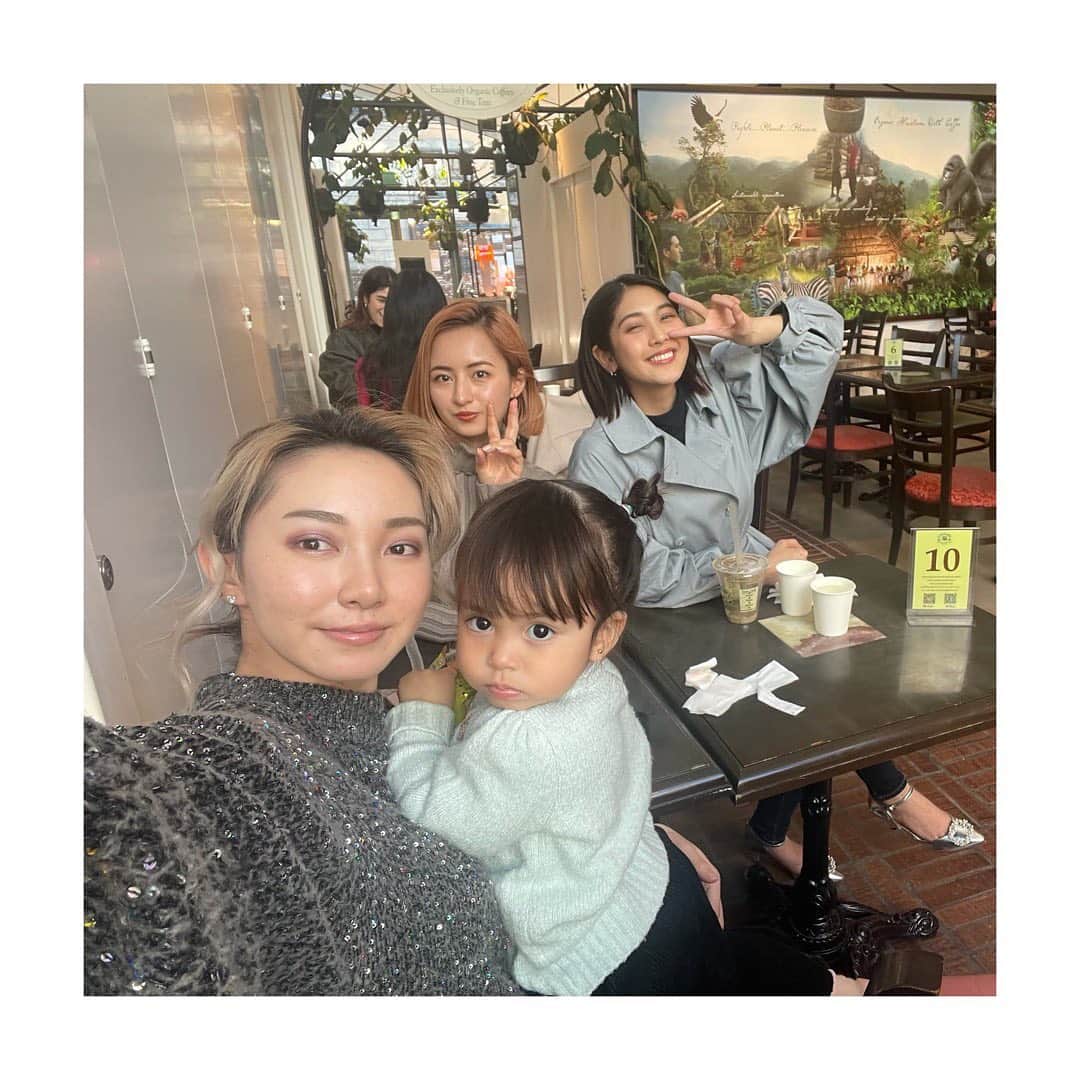 脇春のインスタグラム：「久しぶりの女子会👩🏻‍🦰👩🏻👱🏻‍♀️👧🏻  楽しかったね、思い出がいっぱい詰まった表参道の @urthcaffe_japan 。  最後だからみんなで行ってきたよ~☕️」