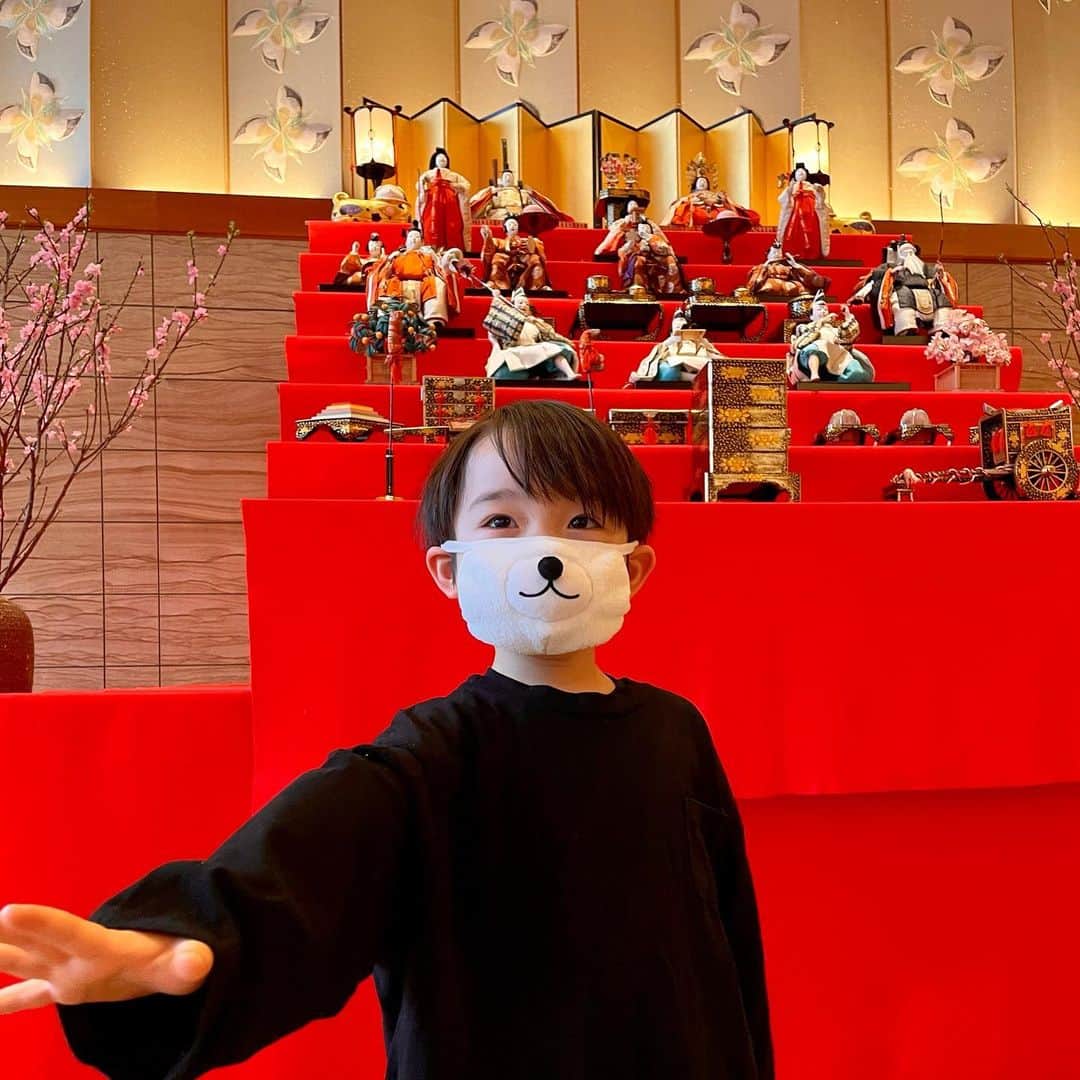 のインスタグラム：「. 👦💬「お雛様のうつわを持つ人になりたい🎎🥣☺️」 #理由は動画でお話してるよ😂 #ひさしぶりの犬マスク🐶 . 👦💬「Hina-matsuri🎎💕」 In 🇯🇵, Hina-matsuri, the festival of dolls, is held on March on 3rd🎎 People celebrate the health & happiness of girls🧒 #In the video, Ren says that I want to be a man who has a vessel because I want to practice to have a vessel🥣☺️ . #ひな祭り #雛人形 #おひなさま #3月3日 #器 #hinamatsuri #girsfestival #vessel #石塚錬 #成長日記 #ishizukaren #renishizuka #이시즈카렌」