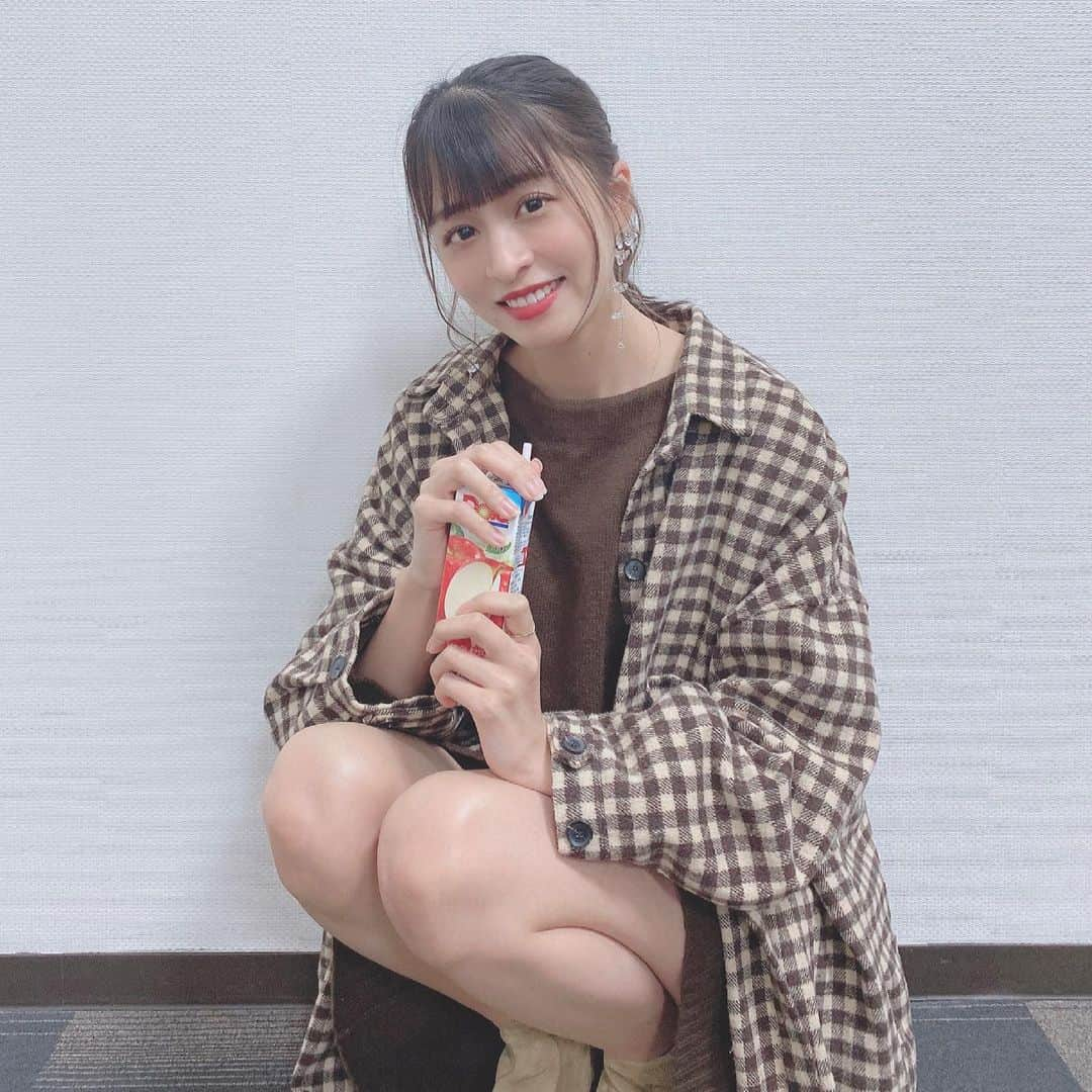 四島早紀さんのインスタグラム写真 - (四島早紀Instagram)「#いつかのコーデ 🤎🍫 #茶色系統 珍しいでしょ？😘🧃  2月全然投稿出来てないけど… いいねコメントしてくれた皆さん ありがとう〜🤎🤎🤎  #Instagram #instagood #コーデ #茶色コーデ #黒髪 #黒髪ロング #黒髪ストレート #前髪ぱっつん #fff #likes #likeforlikes #likes #japanese #japanesegirl  #tokyo #渋谷 #shibuya #ポートレート #他撮り #🤎 #2月 #りんごジュース #ピアス女子」2月28日 19時00分 - saki_shishima