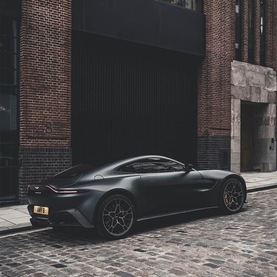 アストンマーチンのインスタグラム：「Vantage doesn’t just command attention, it demands it.  It's the animal with power, speed and agility running through its veins.  #AstonMartin #Vantage」
