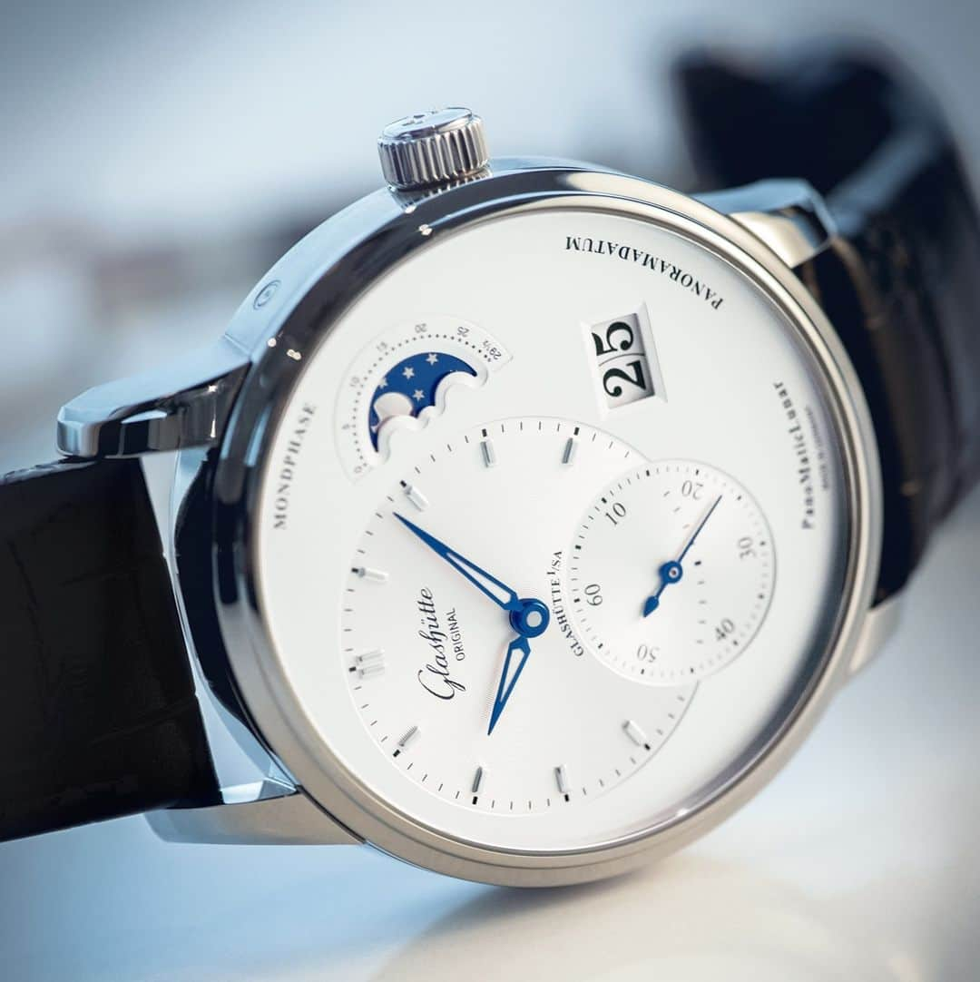 グラスヒュッテのインスタグラム：「Horological art	⁠ ⁠ The PanoMaticLunar impresses with its refined moon phase display featuring a silver moon and stars scattered across a galvanic blue sky.⁠ ⁠ #GlashütteOriginal #GlashuetteOriginal #PanoMaticLunar #moonphase #watchmaking #watchmakingart #madeingermany #wotd #watchesofinstagram ⁠」