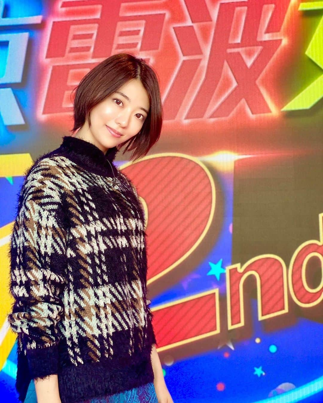 中村祐美子のインスタグラム：「⚡️﻿ ﻿ 東京MX「東京電波女子」今夜26:05〜！﻿ 今回のゲストは、IMALUさん。﻿ ﻿ 恋愛トークから、愛犬トークまで盛りだくさん🐕🐾﻿ ﻿ ステイホーム時間が有意義になるグッズもご紹介します🏠﻿ ﻿ tops：Stylist's personal belongings﻿ bottoms：Stylist's personal belongings﻿ shoes： @drmartens_japan ﻿ styling by @rei_make.stylist ﻿ ﻿ #東京電波女子﻿ #青山テルマ さん﻿ #IMALU さん﻿ #東京タワー」