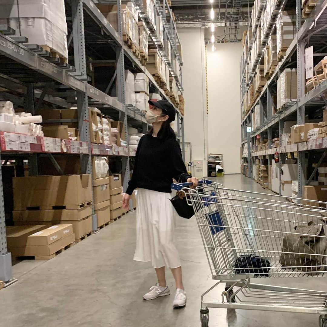 二宮綾海のインスタグラム：「🖤 週末は久しぶりの　 IKEAさんでお買い物👨‍👩‍👦  広いから 出る頃には ヘトヘトってゆー。  #ikeaあるある」