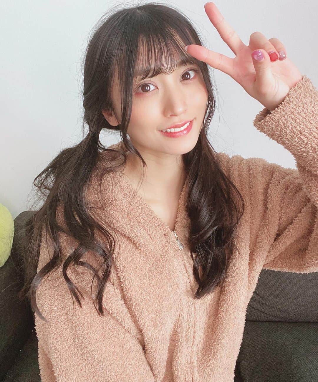 根岸愛のインスタグラム：「🐰🐻🐰 くるりんぱ ついんてーる #twintail #gelatopique #roomwear #ジェラピケ #あつ森 #ツインテール」