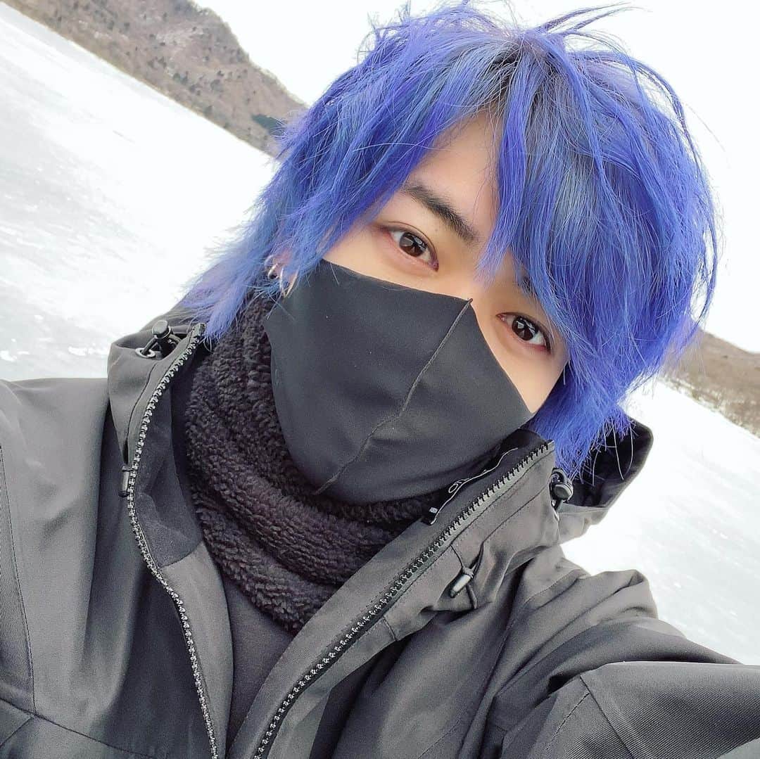 ロケマサのインスタグラム：「凍った湖の上で撮影📸 #風強すぎたし寒すぎたけど楽しかった🌟 #ネクステ遠足でした🥺 #ネクステ」