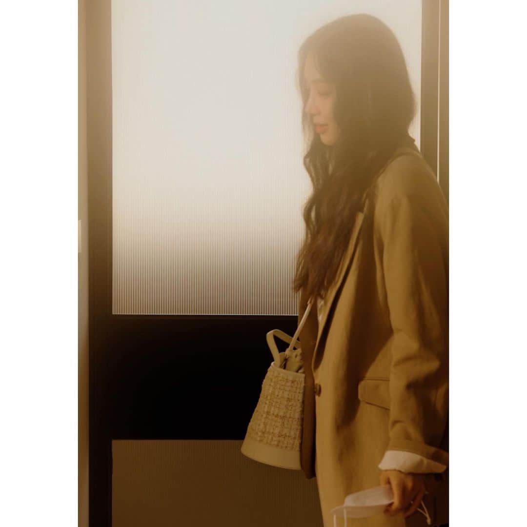 チョン・リョウォンのインスタグラム：「. 나의 봄은 @sjsjofficial 과 함께🌸 . 어서와라 봄아. . 💄 @b_joeun  👗 @stylist_eel  💇‍♀️ @gwiaekim 📸 @monotube_official」
