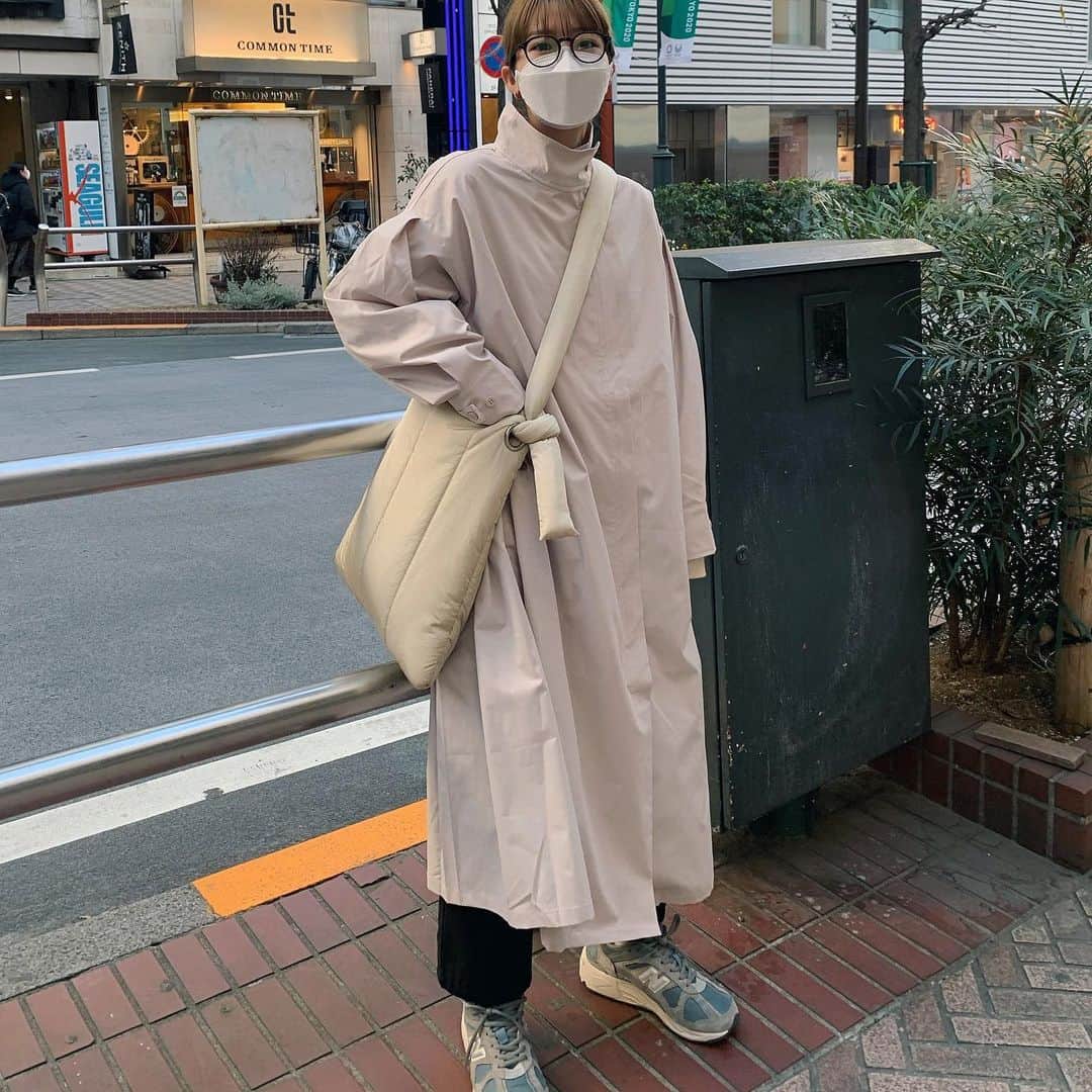 山本 絵里加のインスタグラム：「_ 花粉は嫌だけど、春コート着れて嬉しい🥲🤍シルエットがかわいすぎて、1枚で決まるから嬉しいネ @_vacancy_official  #vacancy #ヴァカンシー#ootd#puu_fashion」
