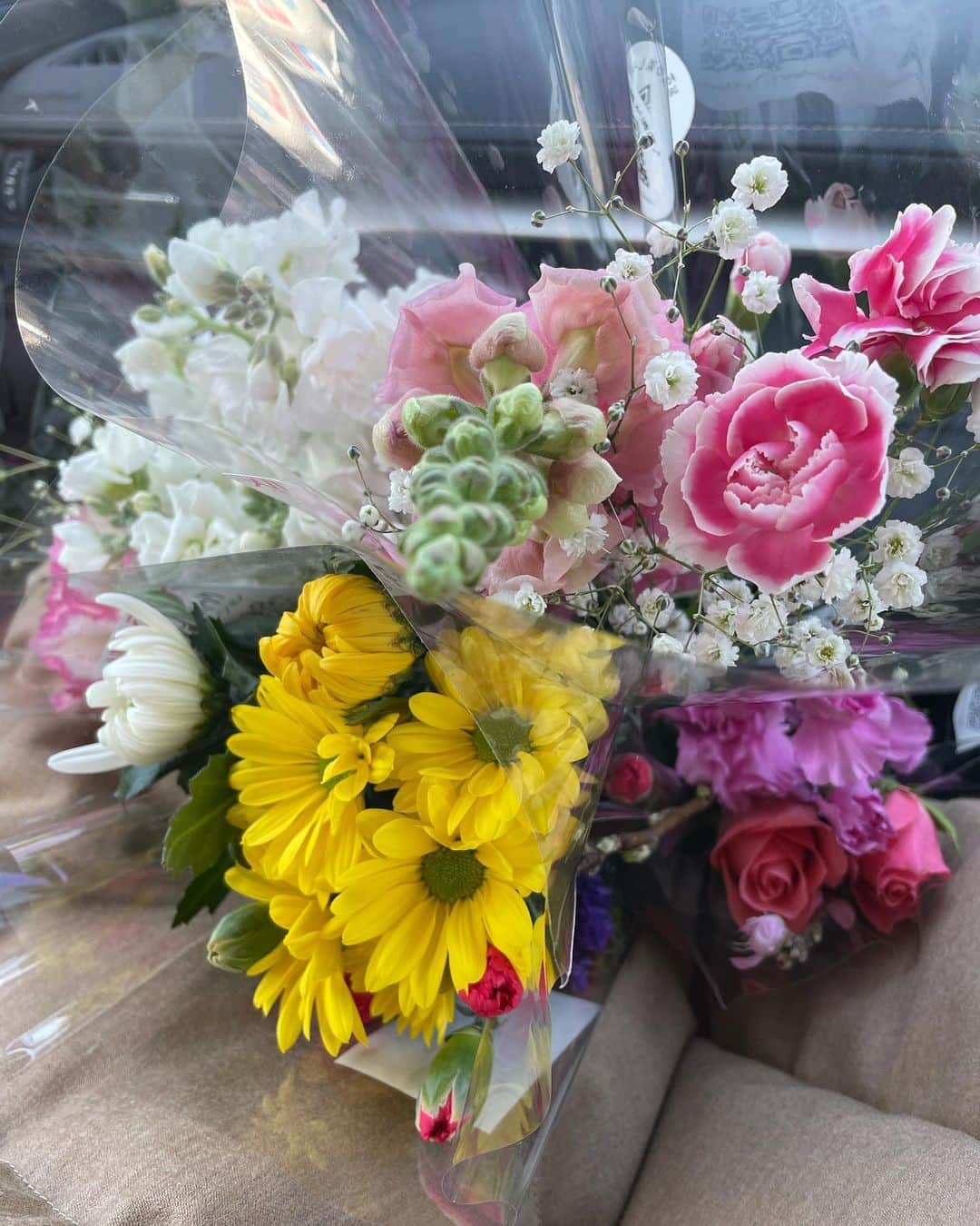 ナオさんのインスタグラム写真 - (ナオInstagram)「急に思い立ってお墓参りへ  お墓近くのスーパーでお花買って スタバの桜柄に春を感じながら 久しぶりに運転して行ってきました😊  はぁー スッキリ✨  また行くからねー  #良い休日 #晴れ #心も晴れ」2月28日 19時18分 - nao_nao310