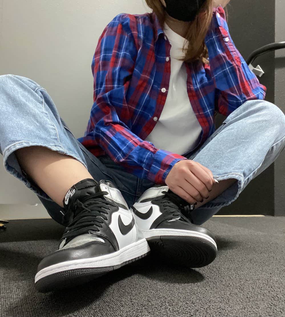 矢代梢のインスタグラム：「やはり可愛い👏🥲🤍 #airjordan1 #スニーカー #スニーカー女子 #ジョーダン1 #jordan1highsilvertoe #aj1 #nike #スニーカー #✔︎ #👟」