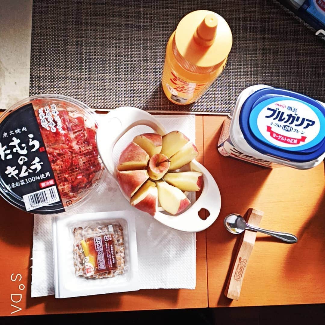 松本隆博のインスタグラム：「。 毎日の朝食はこれ！ ヨーグルは400mgあるので 3日に分けて食べてます！  そして… 今日はラジオの日ですよ(^ ^) 聴き逃しなくー ----------- 松本隆博の人生遊歩道 RNB南海放送ラジオ 2月28日(日)  21:30-22:00  https://m.facebook.com/story.php?story_fbid=3620146661397671&id=100002071175399」