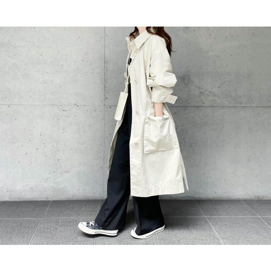 kumiのインスタグラム：「春のコートは @uniqlo u 。 ほどよいシワもお袖もシルエットも可愛い…♡♡  シンプルカジュアルだった昨日のふく。  coat #uniqlo #uniqlou tops & bag #jilsander  pants #zara shoes #converse #ct70」