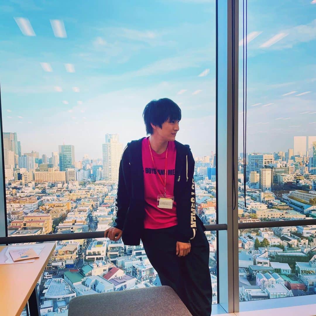 本田剛文さんのインスタグラム写真 - (本田剛文Instagram)「窓から街を一望できるような そんな高層で立派な自社ビルをいつか建てるのが 本ちゃんの密かな夢。  そしてヘリで出勤よぉ！  #街 #一望 #東京 #名古屋 #デカい #自社ビル建てたい #ヘリコプター出勤 #ビルっていくらで建つの #ボイメン」2月28日 19時28分 - boymen_honda
