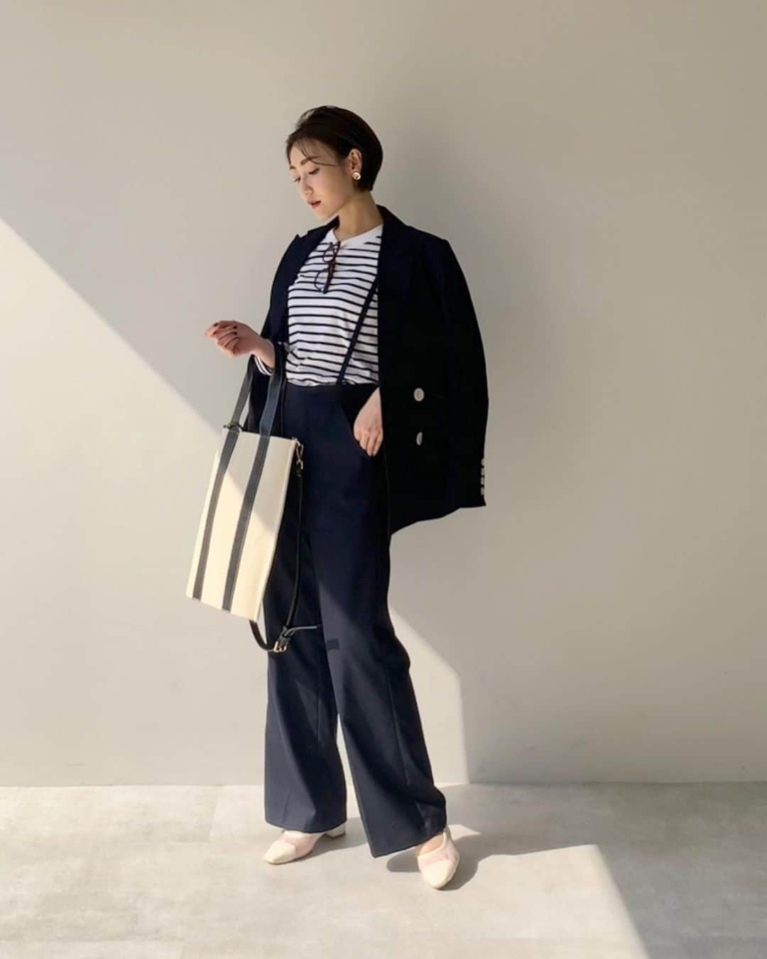 金子麻貴さんのインスタグラム写真 - (金子麻貴Instagram)「この前の @zara のボーダーロンTに @re_gleam の3wayサロペット。  ボーダーにネイビーってやっぱり可愛い❤️ ジャケットもネイビーでまとめました。  #fashion#zara#regleam#ザラ#ボーダー#ロンT#サロペット#サスペンダー#ボーダーコーデ#春コーデ」2月28日 19時32分 - mtmmaki