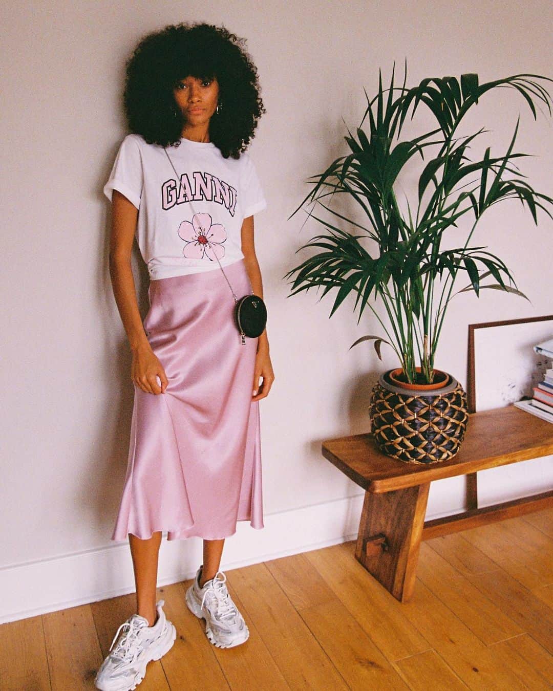 Harrodsさんのインスタグラム写真 - (HarrodsInstagram)「When it comes to the logo trend, have you got the T-shirt? @Chey_Maya is the queen of #GANNIGirls in flower-power pink. Tap to shop now.  For this and more SS21 looks, head to our stories.  #Harrods #HarrodsFashion  Our stores are closed but you can still discover the #WorldOfHarrods through Personal Shopping and online at harrods.com.」2月28日 19時34分 - harrods