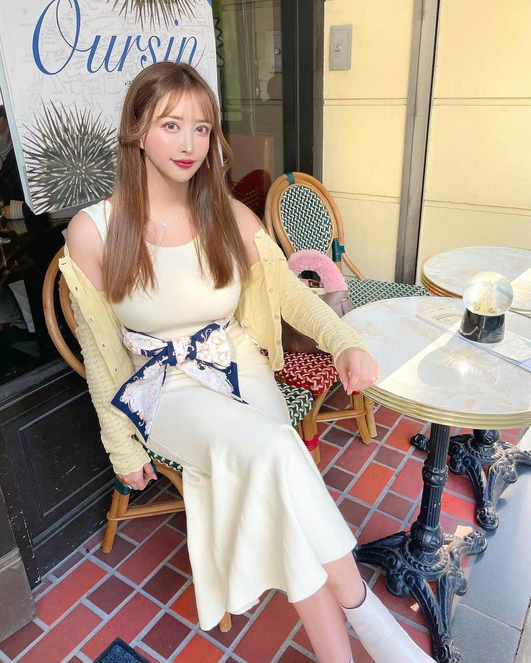 蘭子さんのインスタグラム写真 - (蘭子Instagram)「. 先日までの陽気が今では信じられないぐらいここ数日急に冷え込んでますね😖🍃 . 皆さん風邪ひかないように気をつけてくださいねʚ🥺ɞ . 写真はまだポカポカだった1週間前のコーデ🌞🌻 . 【 @belinda_official_world 】の新作ワンピ❣️ 2/10の発売日に即オーダーしたよ🥰 . リボンの生地がリボン界で過去一ってぐらいシッカリしてるの🎀🤣❣️ 一回洗濯したらチリチリになってアイロンだるぅってなってもうつけないみたいなの多いから、密かに嬉しいポイント🤣 . 他にもオーダー品あるからまた載せます💓 . . . . . . #ワンピースコーデ#東京カフェ#銀座ランチ#今日のコーデ#代官山カフェ#渋谷カフェ #女子会コーデ#おしゃれさんと繋がりたい#おしゃれな人と繋がりたい#カフェ巡り#カフェ好きな人と繋がりたい#カフェ部#フォトジェニックスイーツ#フォトジェニックスポット#アフタヌーンティー#アフタヌーンティー巡り#カメラ部#グルメ#グルメ部#グルメ好きな人と繋がりたい#映えスポット #ootd」2月28日 19時44分 - xx_ranko_xx