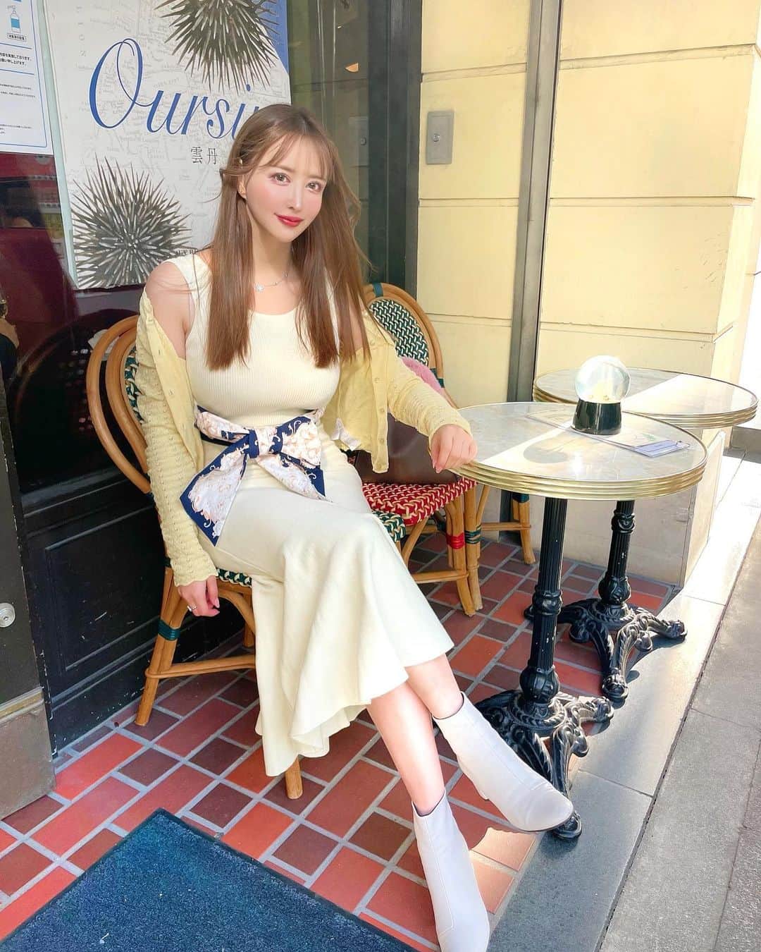 蘭子のインスタグラム：「. 先日までの陽気が今では信じられないぐらいここ数日急に冷え込んでますね😖🍃 . 皆さん風邪ひかないように気をつけてくださいねʚ🥺ɞ . 写真はまだポカポカだった1週間前のコーデ🌞🌻 . 【 @belinda_official_world 】の新作ワンピ❣️ 2/10の発売日に即オーダーしたよ🥰 . リボンの生地がリボン界で過去一ってぐらいシッカリしてるの🎀🤣❣️ 一回洗濯したらチリチリになってアイロンだるぅってなってもうつけないみたいなの多いから、密かに嬉しいポイント🤣 . 他にもオーダー品あるからまた載せます💓 . . . . . . #ワンピースコーデ#東京カフェ#銀座ランチ#今日のコーデ#代官山カフェ#渋谷カフェ #女子会コーデ#おしゃれさんと繋がりたい#おしゃれな人と繋がりたい#カフェ巡り#カフェ好きな人と繋がりたい#カフェ部#フォトジェニックスイーツ#フォトジェニックスポット#アフタヌーンティー#アフタヌーンティー巡り#カメラ部#グルメ#グルメ部#グルメ好きな人と繋がりたい#映えスポット #ootd」