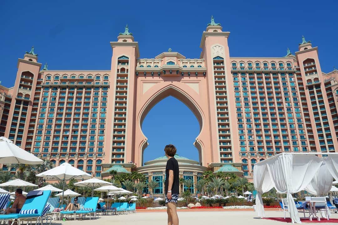 のインスタグラム：「Super Sunny days😎☀Dubai🏖 ドバイ滞在4日目‼️毎日天気最高🙌 . #atlantisthepalm #Dubai #sunnydays day #アトランティスザパーム #ドバイ」