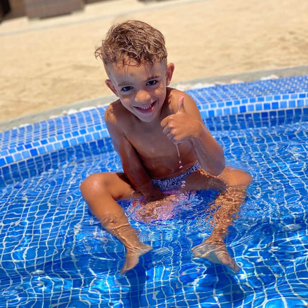ミゲル・ロペスのインスタグラム：「E já passaram cinco aninhos, meu filho! PARABÉNS! Desejo que o teu dia seja muito feliz e que só exista lugar para alegria e muita diversão. Tu és mais do que meu filho: és a minha vida! E vou lutar todos os dias para que sejas um menino realizado em todos os sentidos! TE AMO, meu bebé! ❤️🙏🏻🥳🎂#happybirthday #5aninhos」