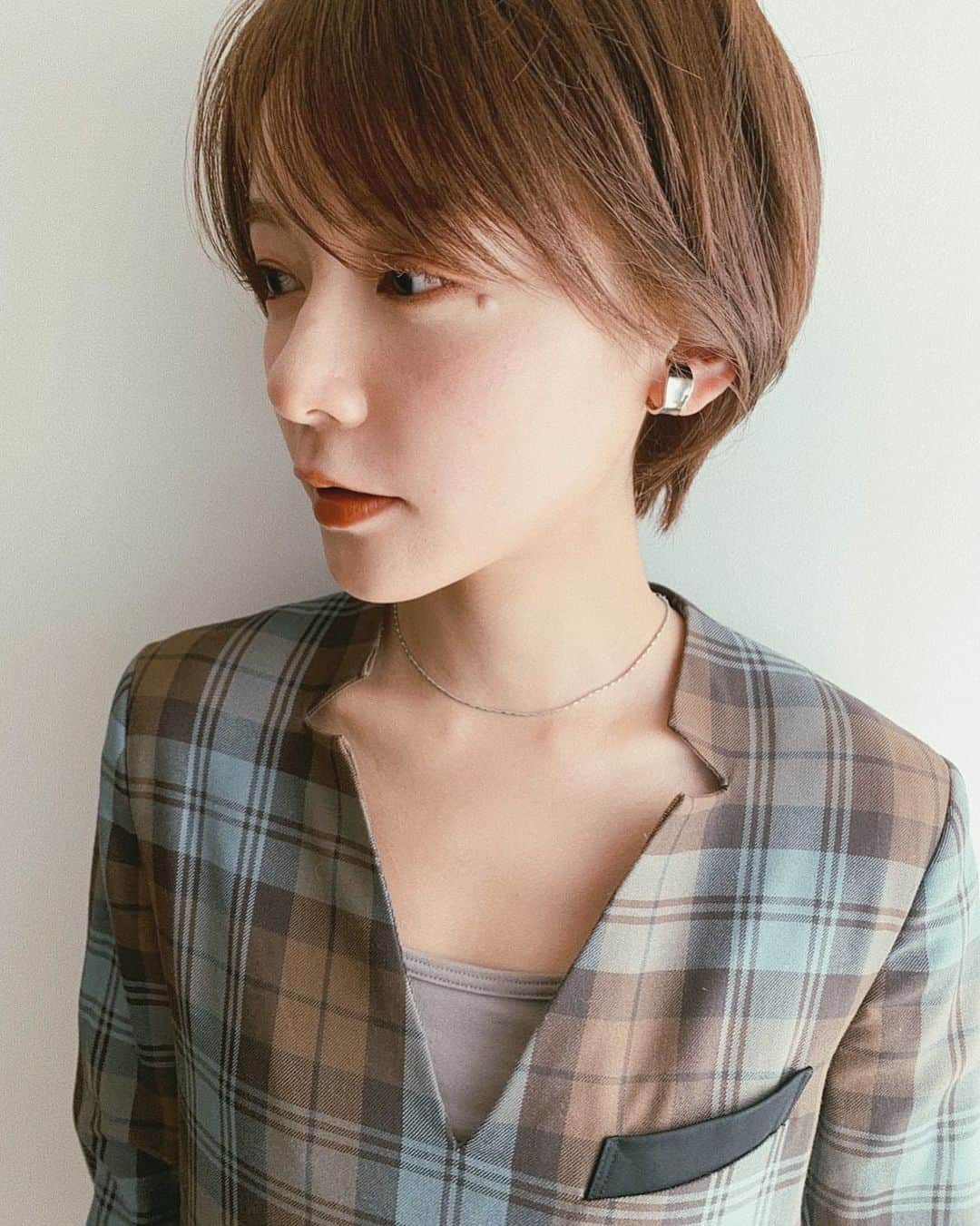 五島夕夏さんのインスタグラム写真 - (五島夕夏Instagram)「髪を整えてもらいました。 少しずつ前髪を伸ばしてみているよ。 今回も担当は間島さん✂️ いつもありがとうございます💐 #ショートヘア」2月28日 20時00分 - goto_yuuka