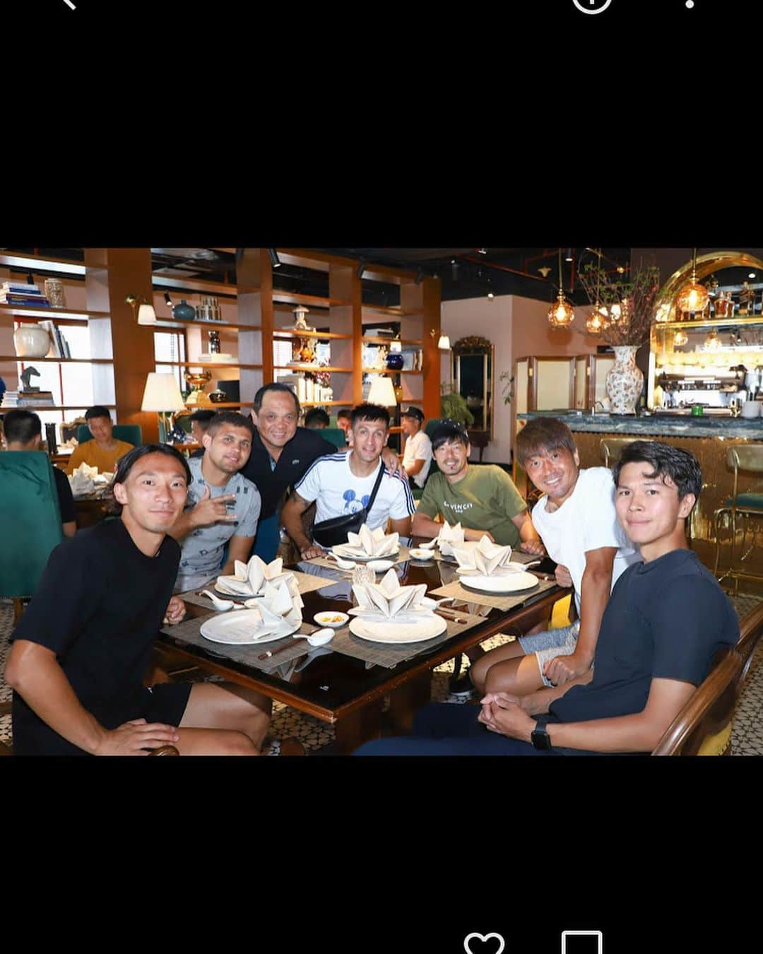 松井大輔さんのインスタグラム写真 - (松井大輔Instagram)「Lunch with teammates  great time   #vietnam  #hochiminh  #saigonfc #saigon #team #soccer #lunch #style #nice #私服」2月28日 20時01分 - matsuidaisuke_official