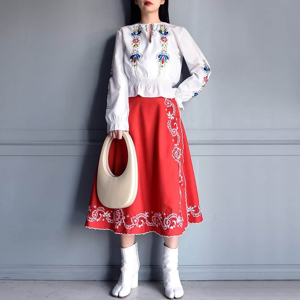 のインスタグラム：「-「USED&VINTAGE」Now on sale-  Now it’s easier for overseas customers to make an order. Please check it. https://sister-tokyo.com  #sister_tokyo #used #vintage #sisterusedselection #onepiece #dress #hat #sister_tokyo #coperni  #blanceyewear」